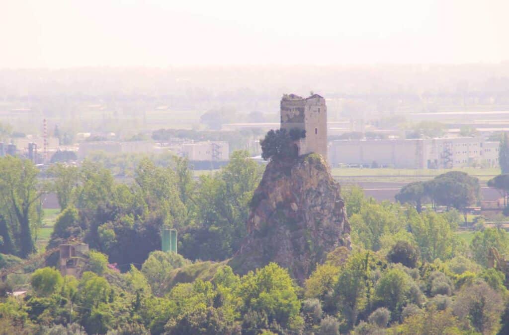 Torre Petrara - Torre sulla Roccia - Area Sorgiva del Monticchio