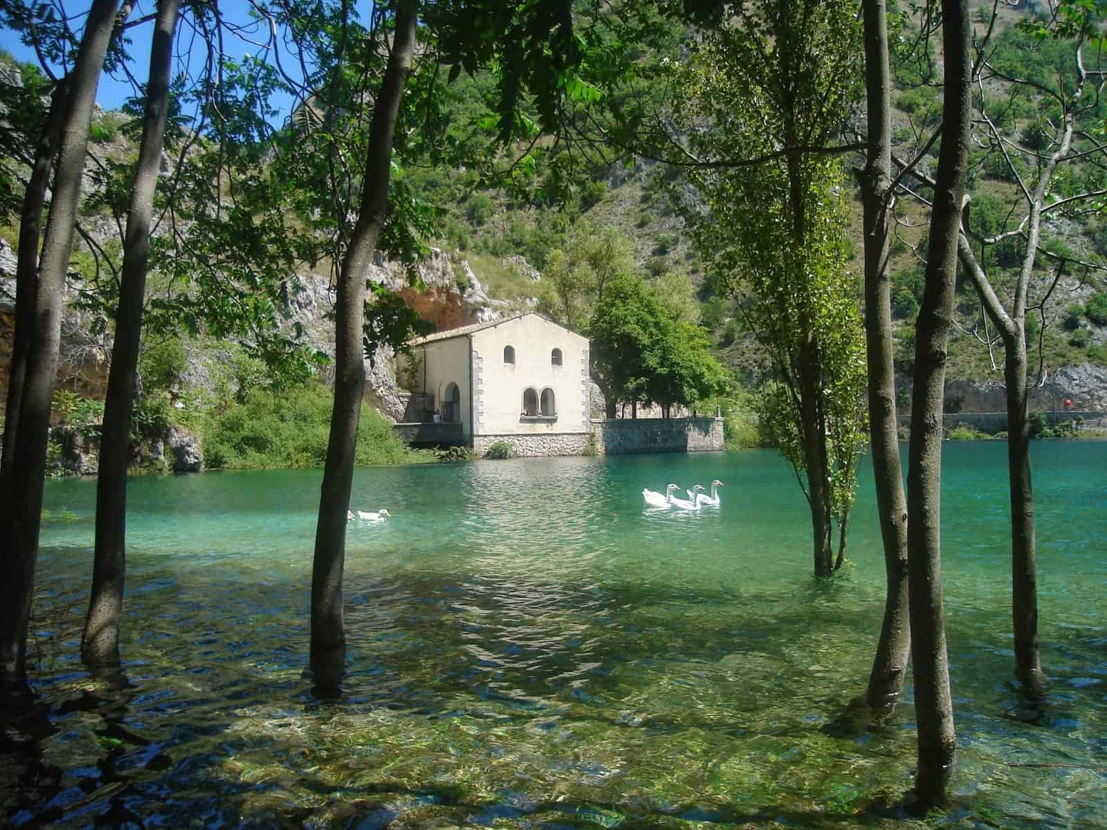 Eremo di San Domenico nella valle del Sagittario vicino a Scanno (AQ)