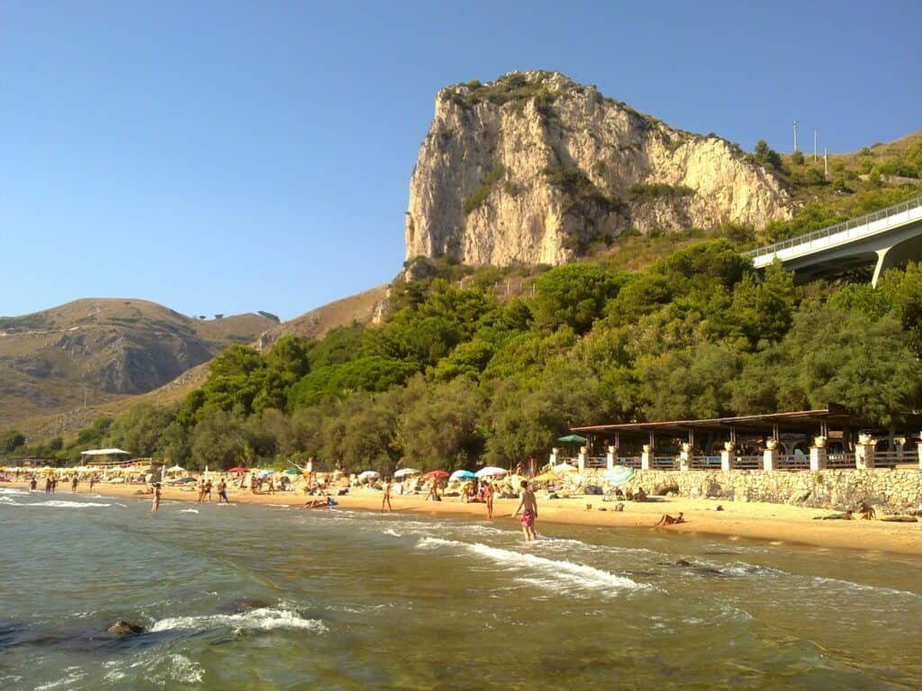Spiaggia di Bazzano, Sperlonga