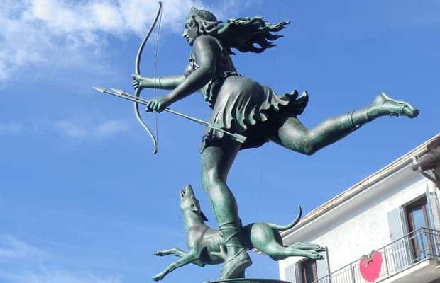 Statua di Diana a Nemi