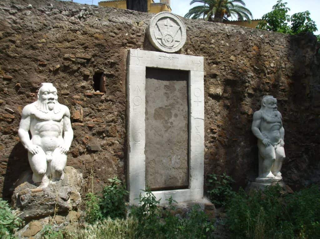 Porta Alchemica di Piazza Vittorio