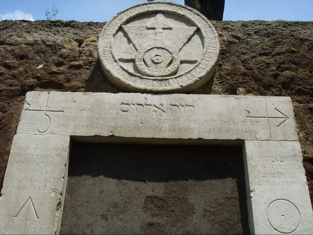 Porta Alchemica di Piazza Vittorio