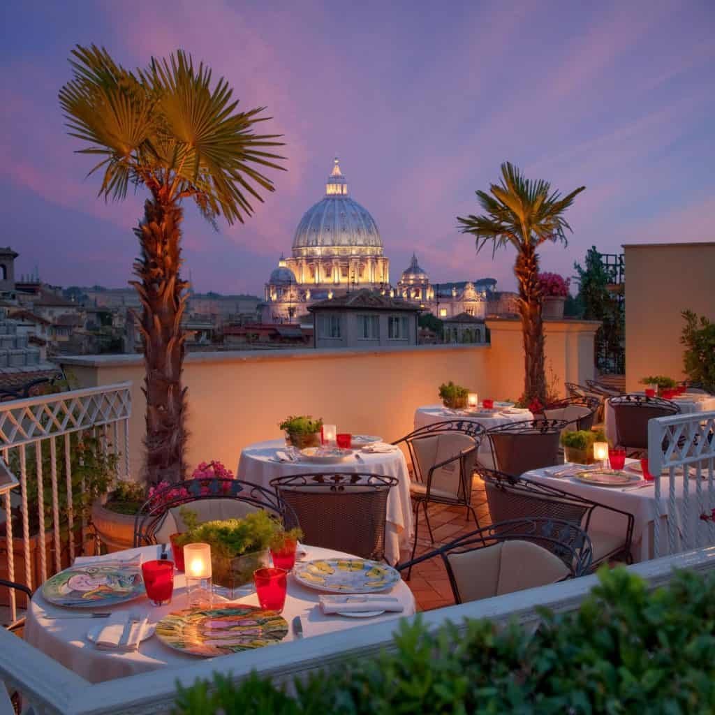 Codice sconto TheFork 7D6E11E3: la guida essenziale 2026 1 Codice sconto TheFork: una terrazza di ristorante al tramonto con la cupola di San Pietro sullo sfondo