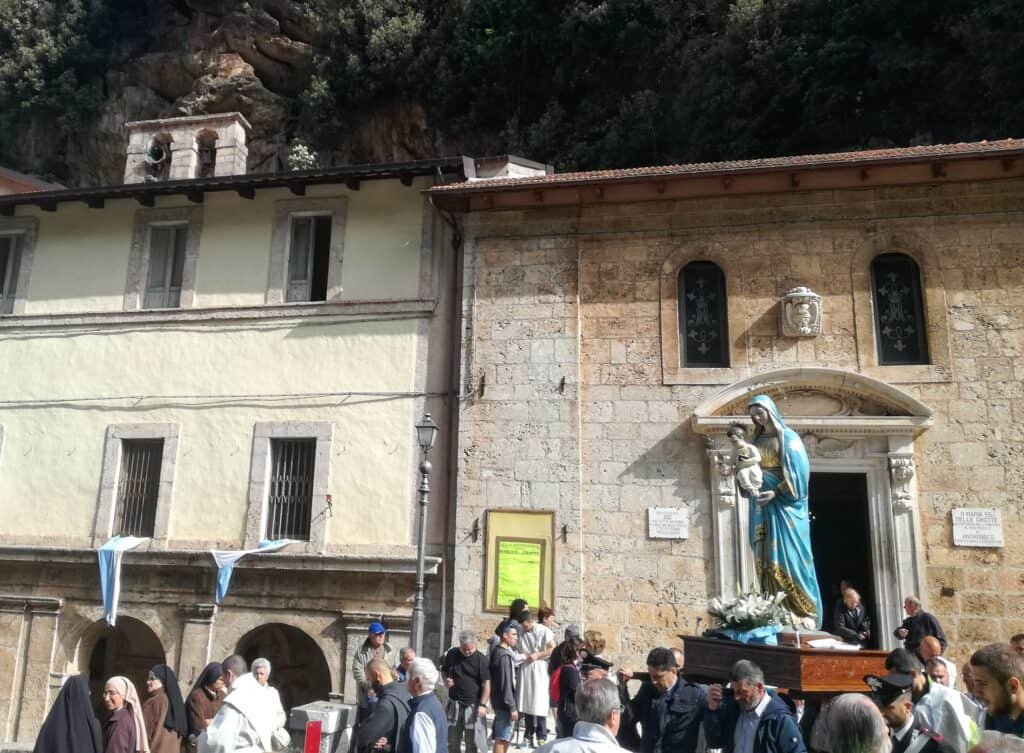 Antrodoco - processione dal santuario di Maria Santissima delle Grotte