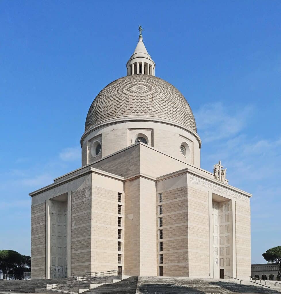 Basilica dei Santi Pietro e Paolo all'EUR - esterno visto da SUD