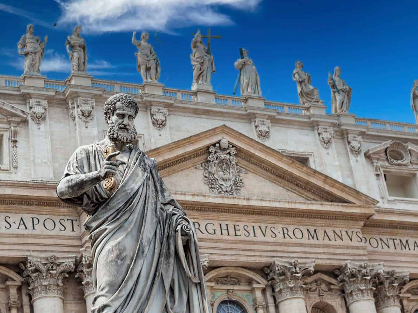 Statua di San Pietro realizzata da Giuseppe De Fabris - Piazza di San Pietro al Vaticano - Basilica di San Pietro in Vaticano
