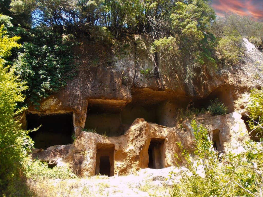 Necropoli di San Giuliano nel Parco Marturanum a Barbarano Romano (VT)