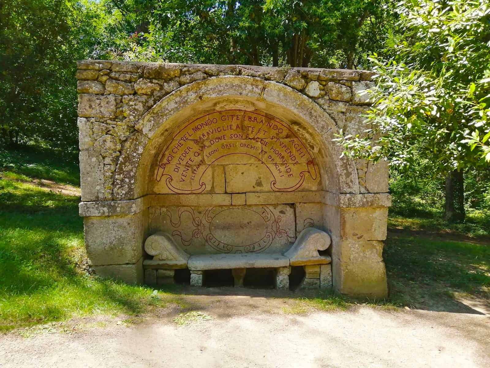 Parco dei Mostri a Bomarzo la panca etrusca