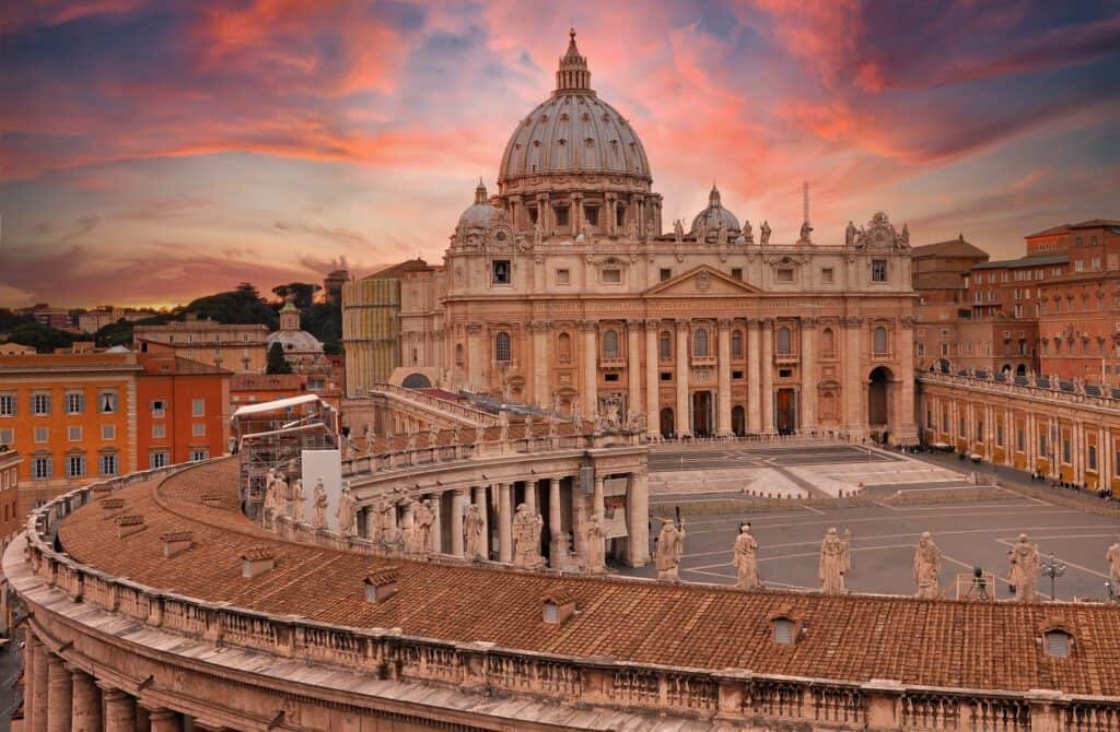 Piazza San-Pietro e Basilica di San Pietro - Città del Vaticano
