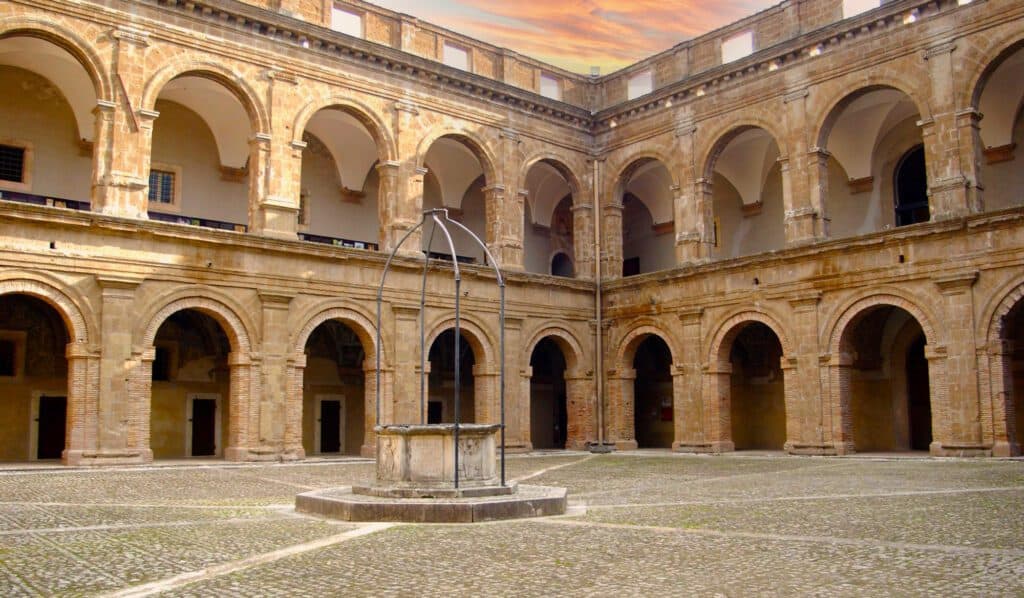 Chiostro delForte Sangallo di Civita Castellana - sede del Museo Archeologico dell'Agro Falisco