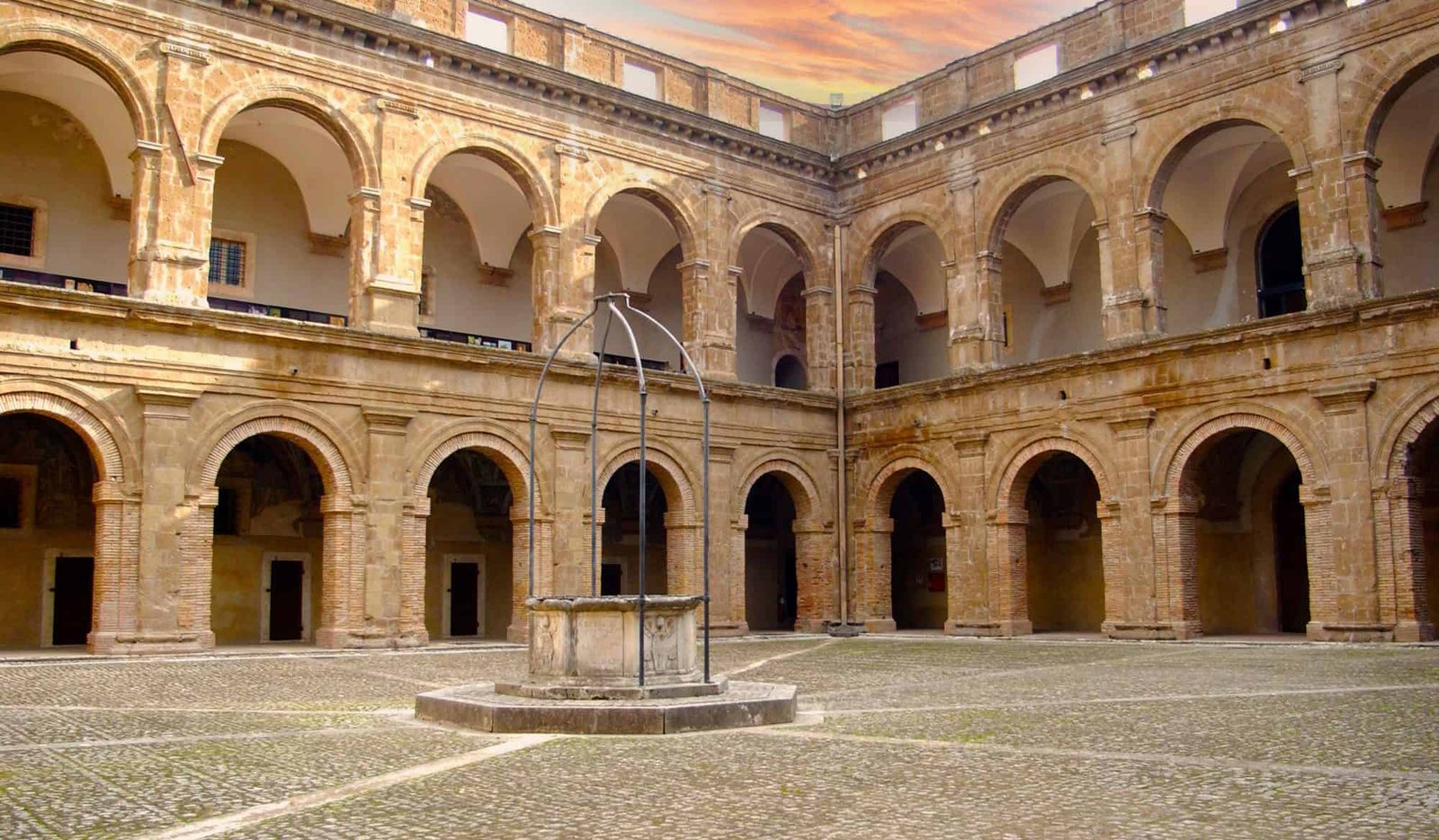 Chiostro del Forte Sangallo di Civita Castellana - sede del Museo Archeologico dell'Agro Falisco