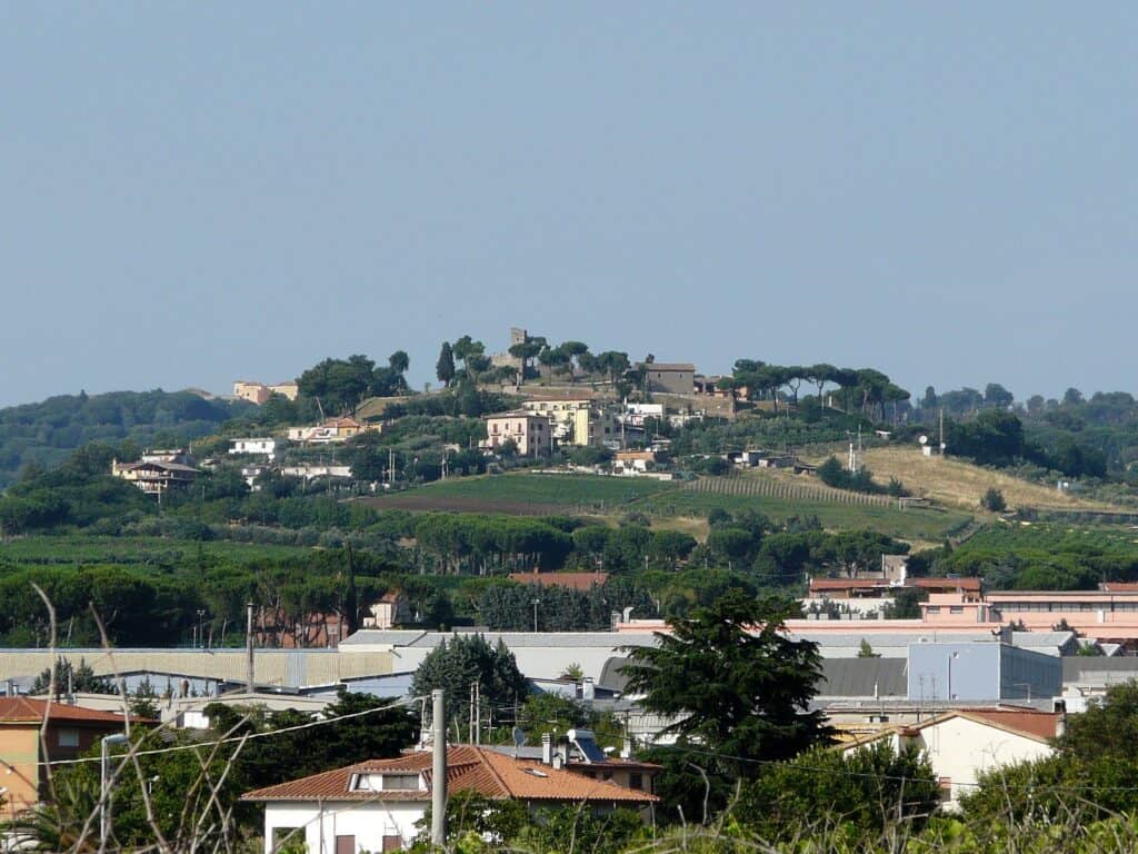 Albano Laziale - Monte Savello e ruderi del Castello Savello