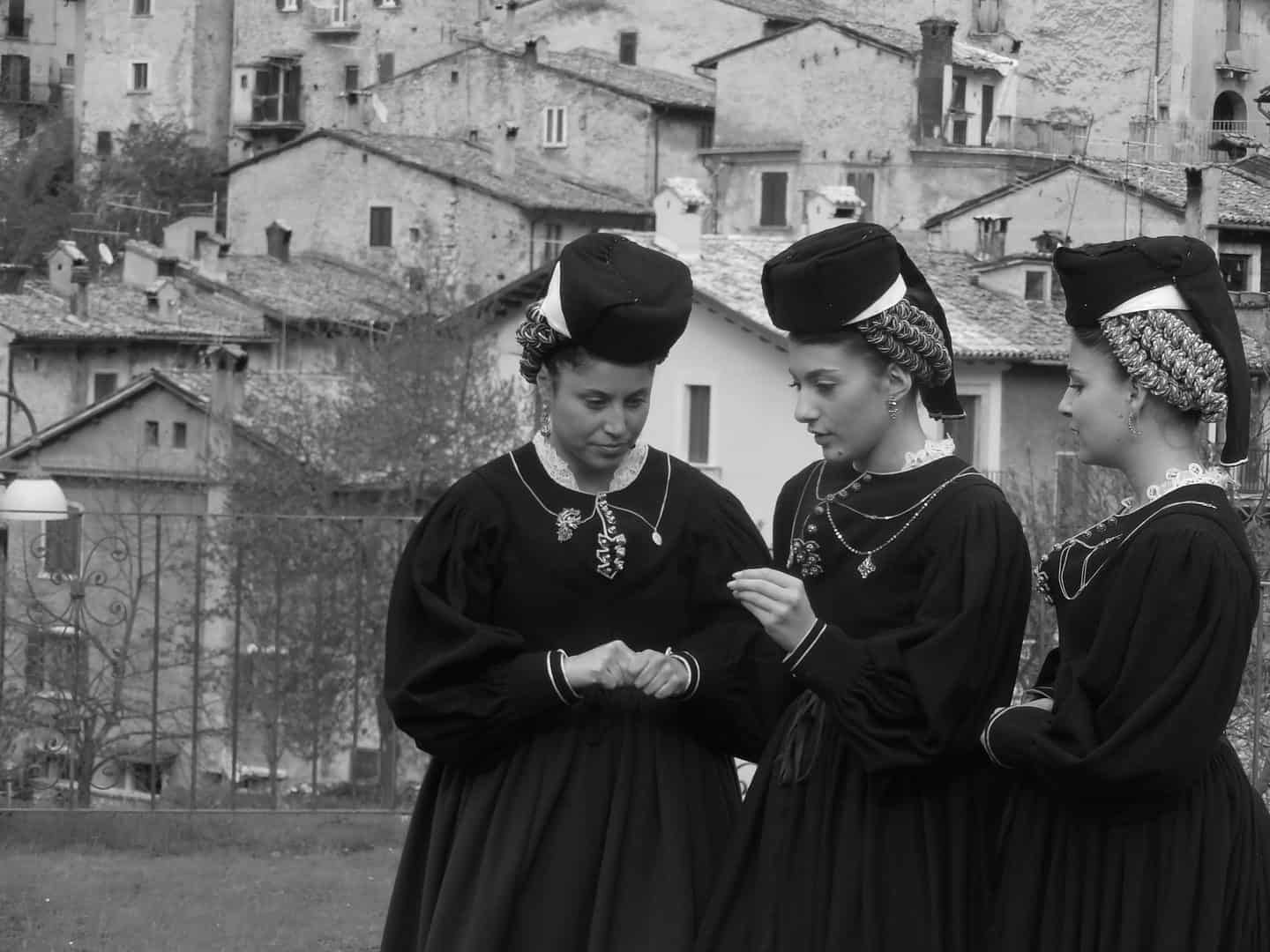 Costumi tipici delle donne di Scanno (AQ)