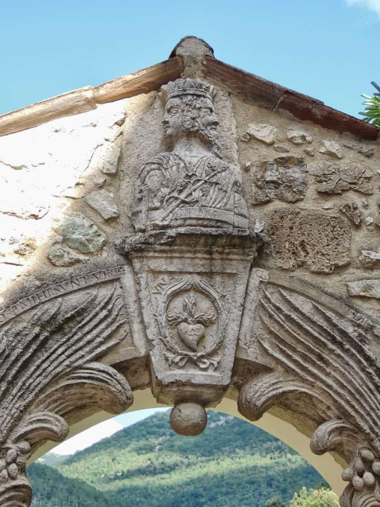 Porta alchemica di Rivodutri