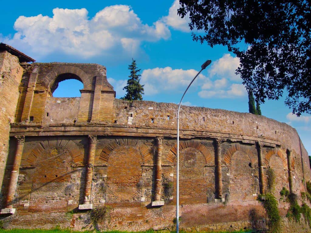 Anfiteatro castrense (Esquilino), visto fuori le Mura Aureliane