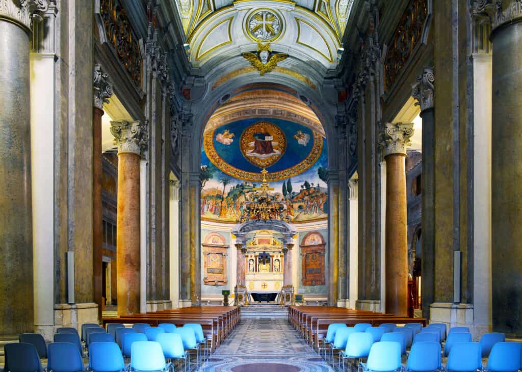 Basilica di Santa Croce in Gerusalemme interni