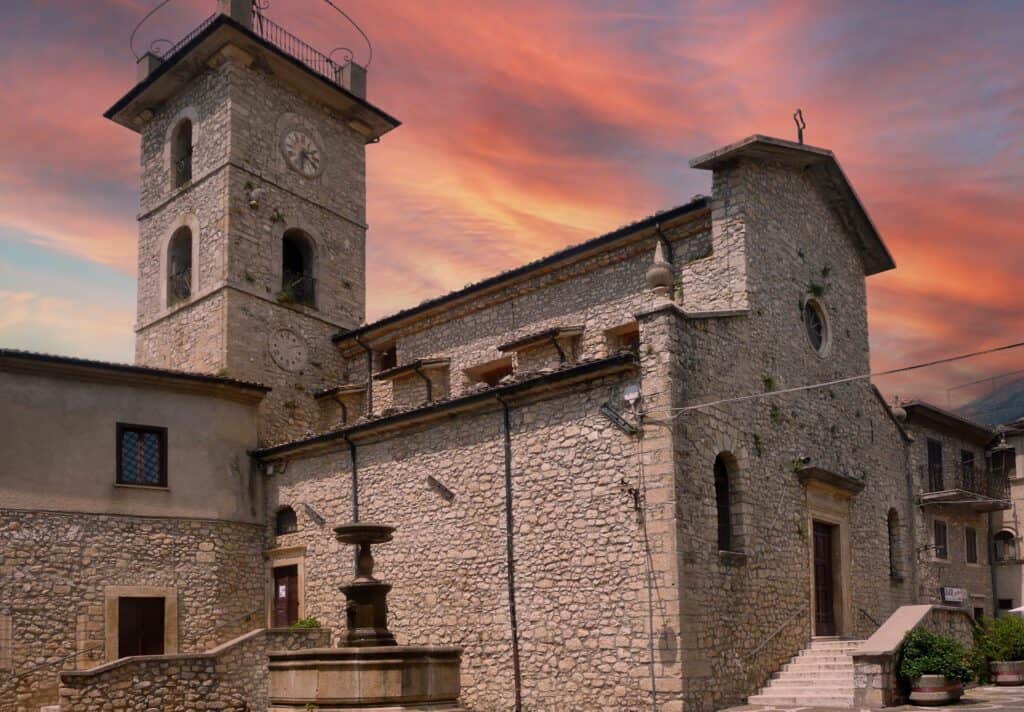 Vico nel Lazio (FR) - Chiesa collegiata di San Michele Arcangelo (1200 d.C.)