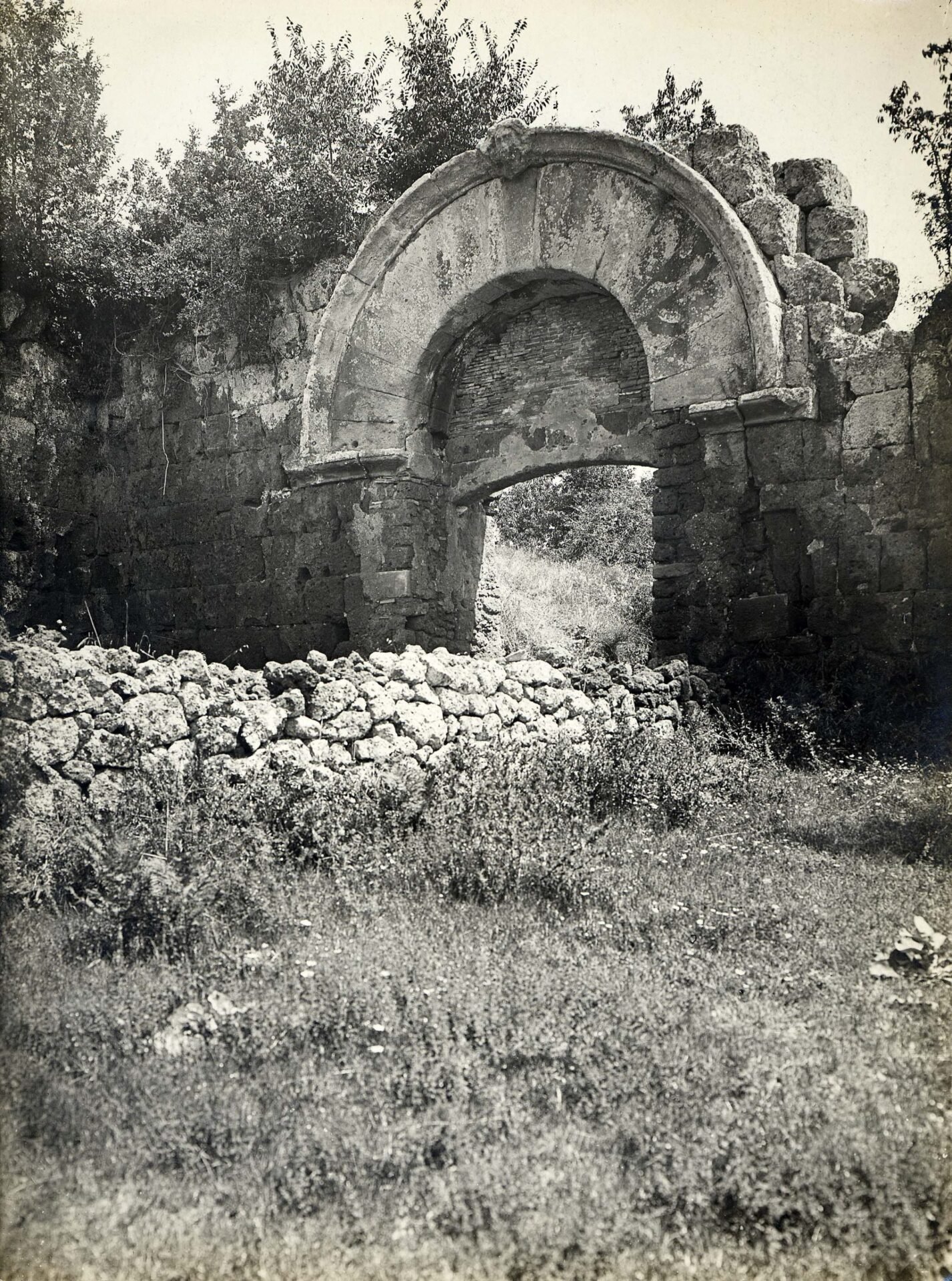La Porta di Giove, porta occidentale di Falerii Novi, in una foto di fine Ottocento