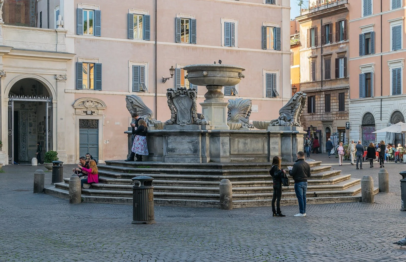 Roma in Vespa: 3 percorsi, regole e kit essenziale 2 Roma in Vespa: Trastevere