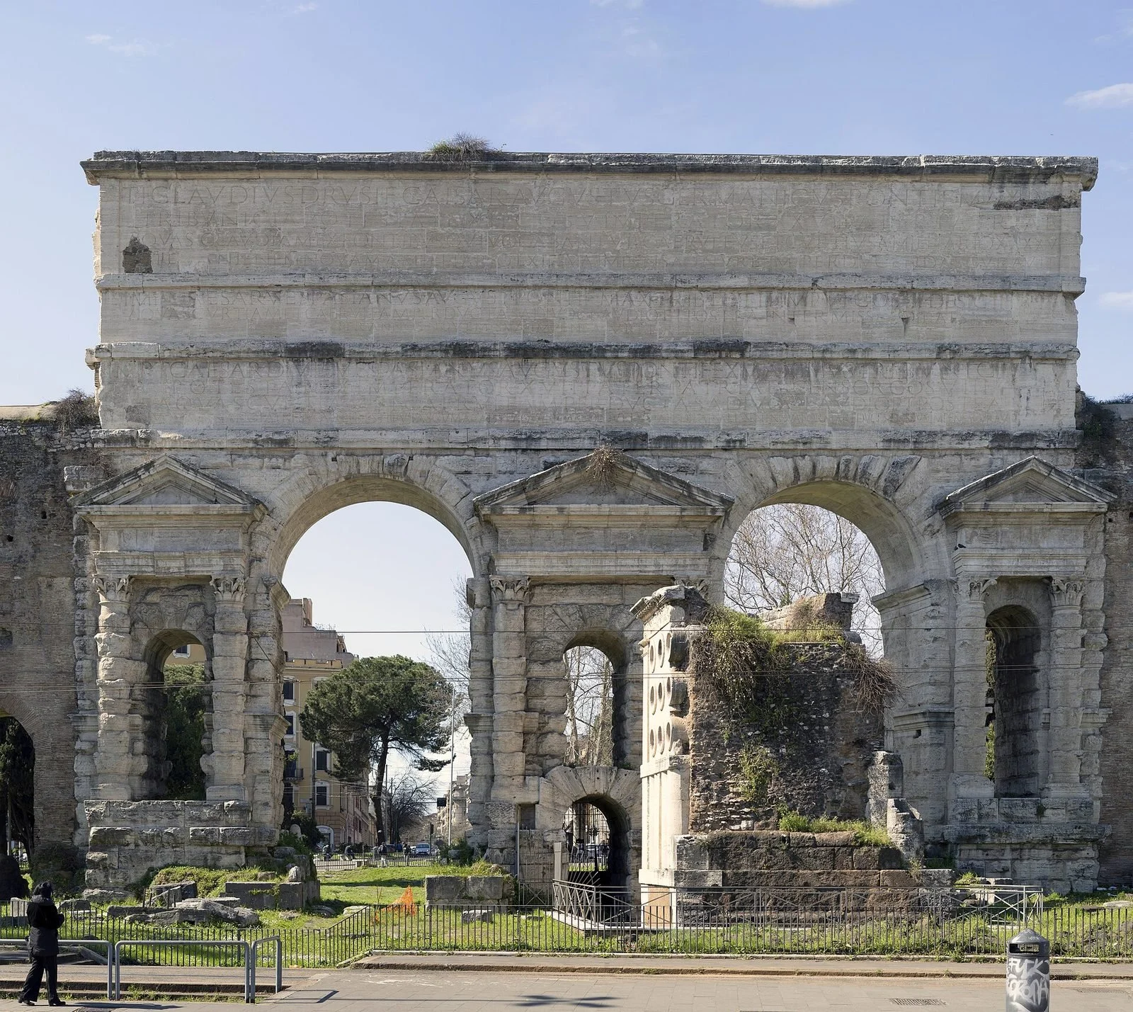 Porta Maggiore 2 Porta Maggiore 1