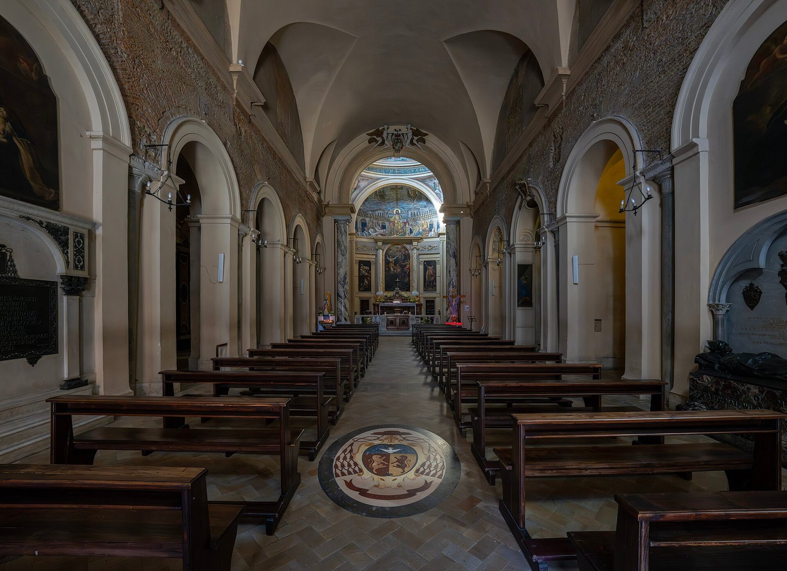 L'interno della basilica di Santa Pudenziana
