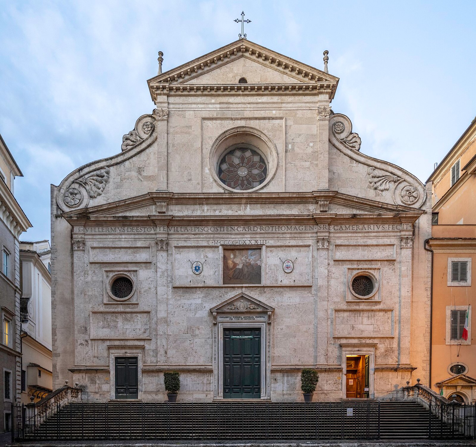 La facciata della basilica di Sant'Agostino in Campo Marzio