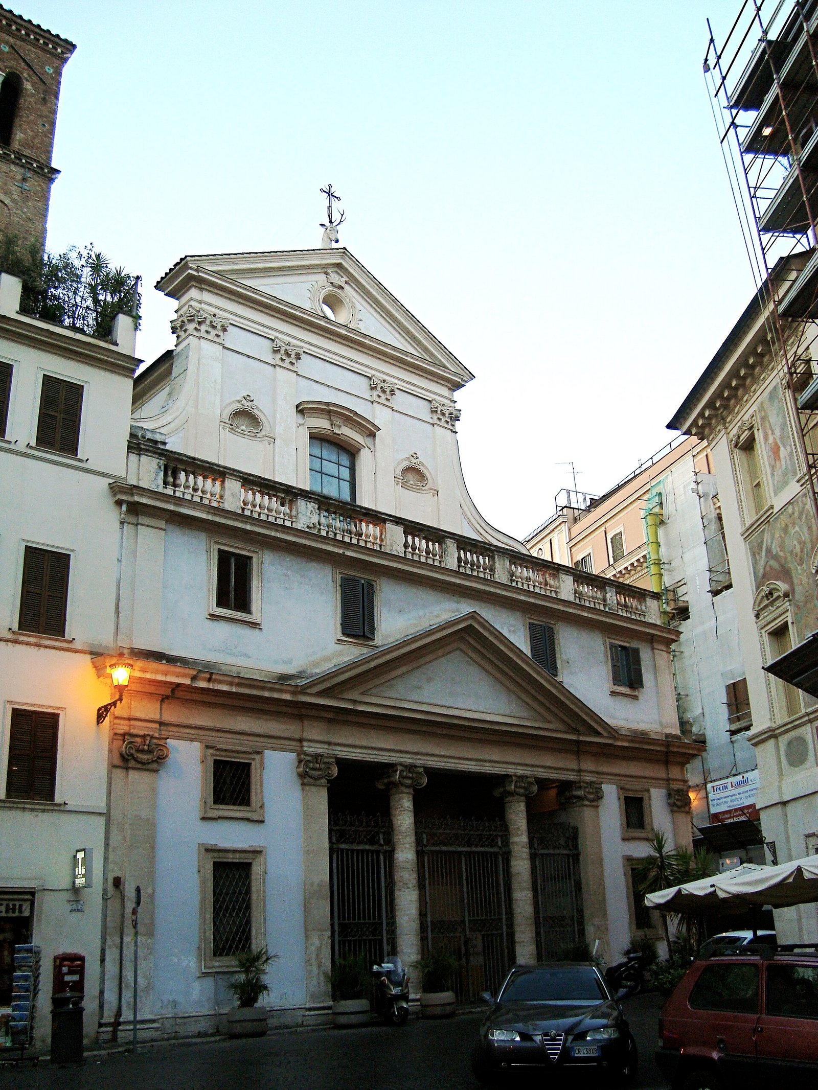 La basilica di Sant'Eustachio alle spalle del Pantheon