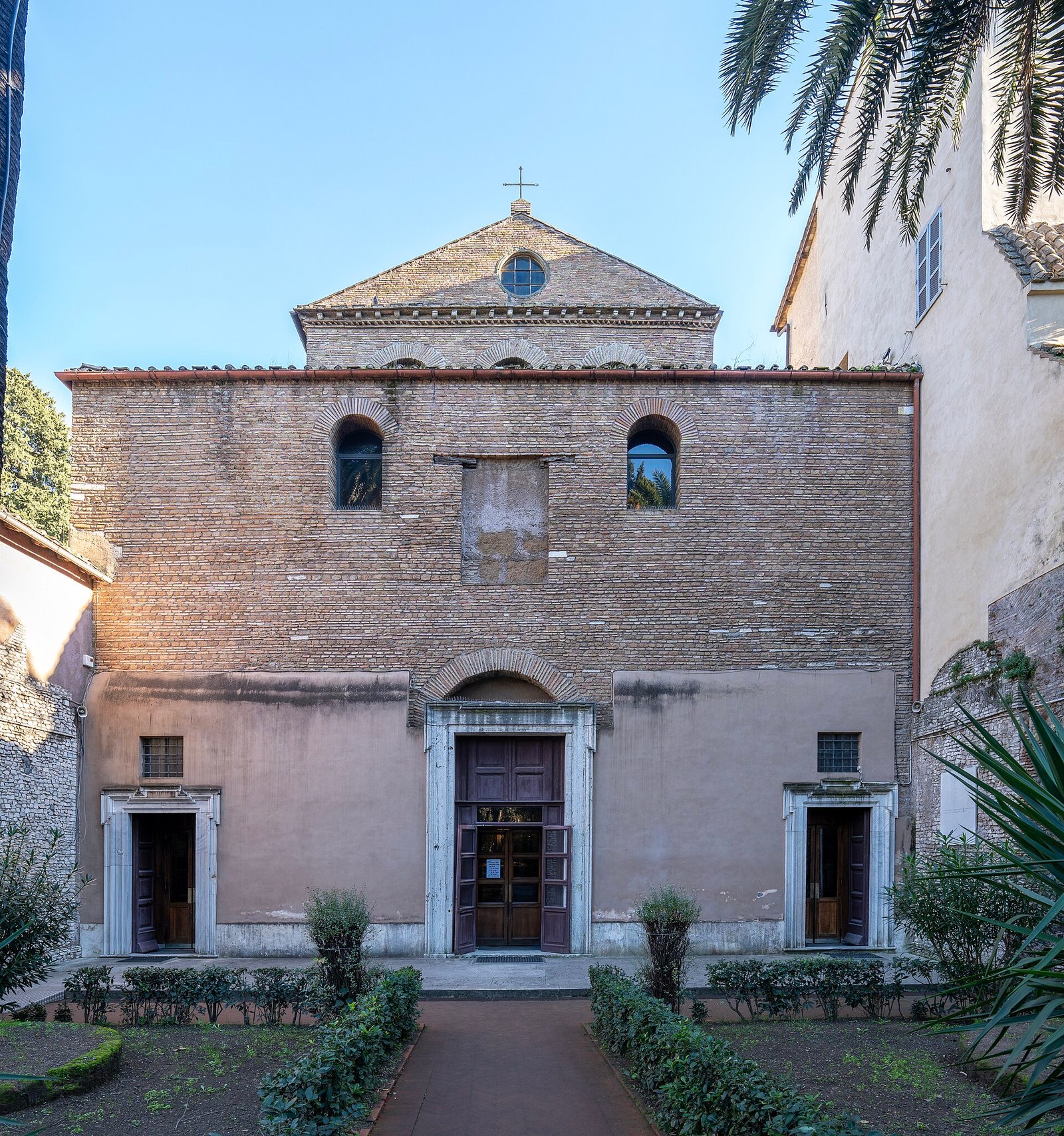 L'esterno della basilica di Sant'Agnese fuori le mura