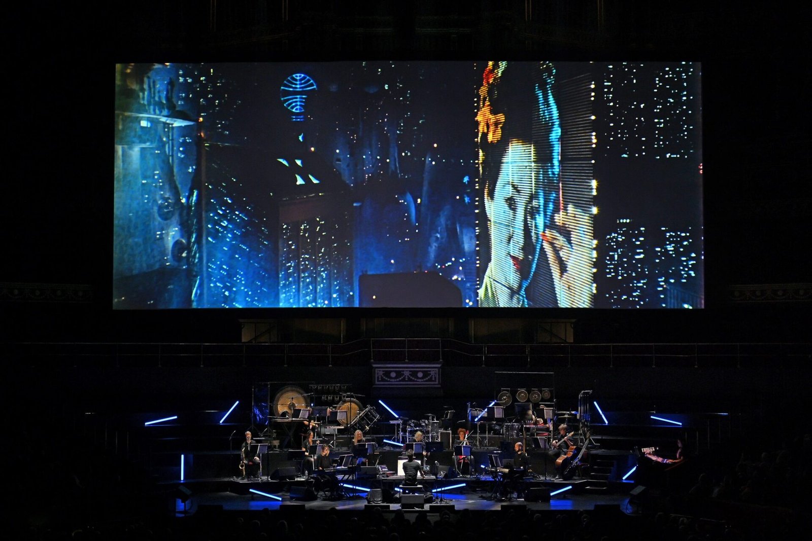 The Avex Ensemble esegue dal vivo la colonna sonora di Vangelis durante Blade Runner LIVE