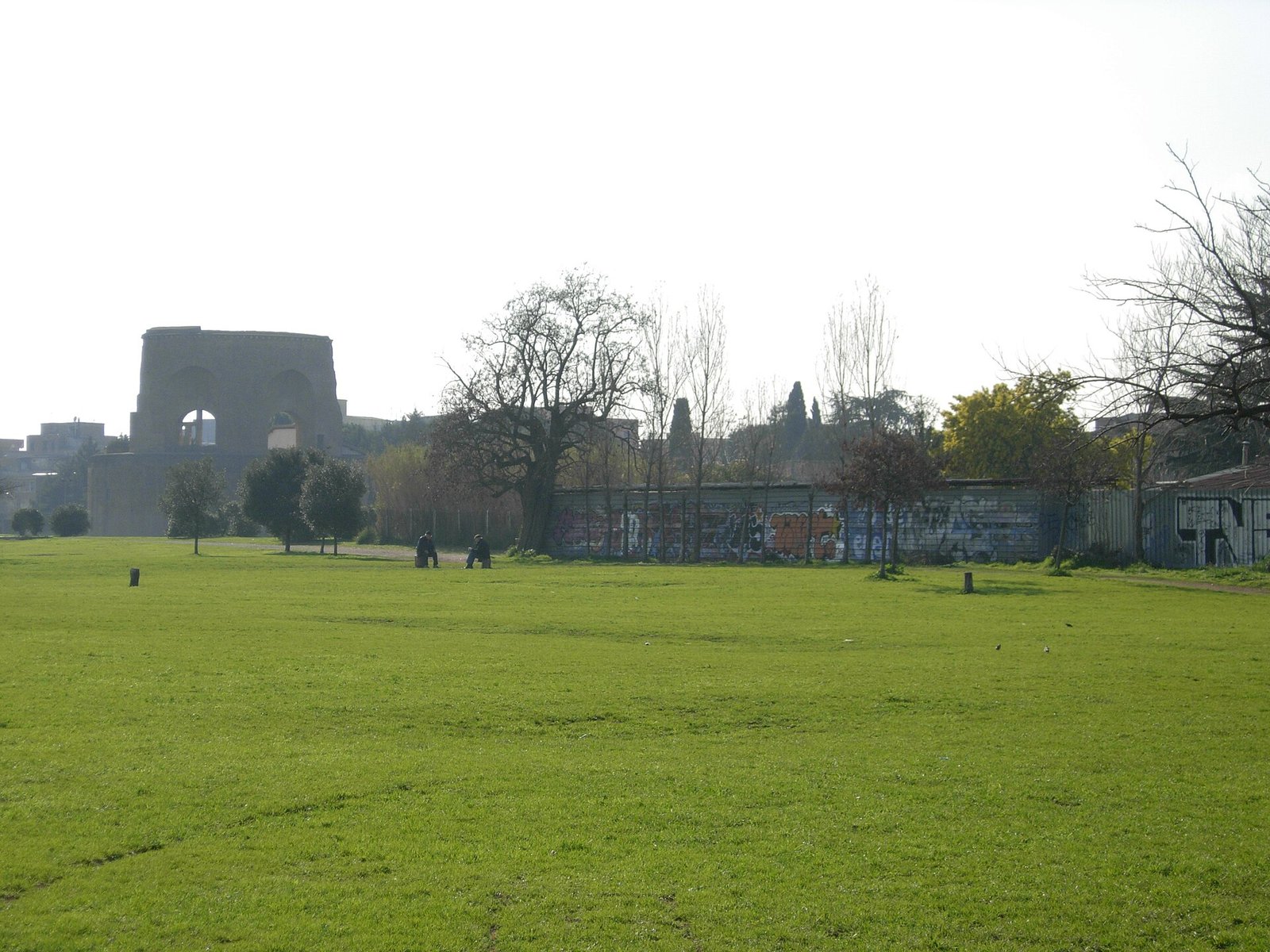 Il parco di Villa De Sanctis a Roma est