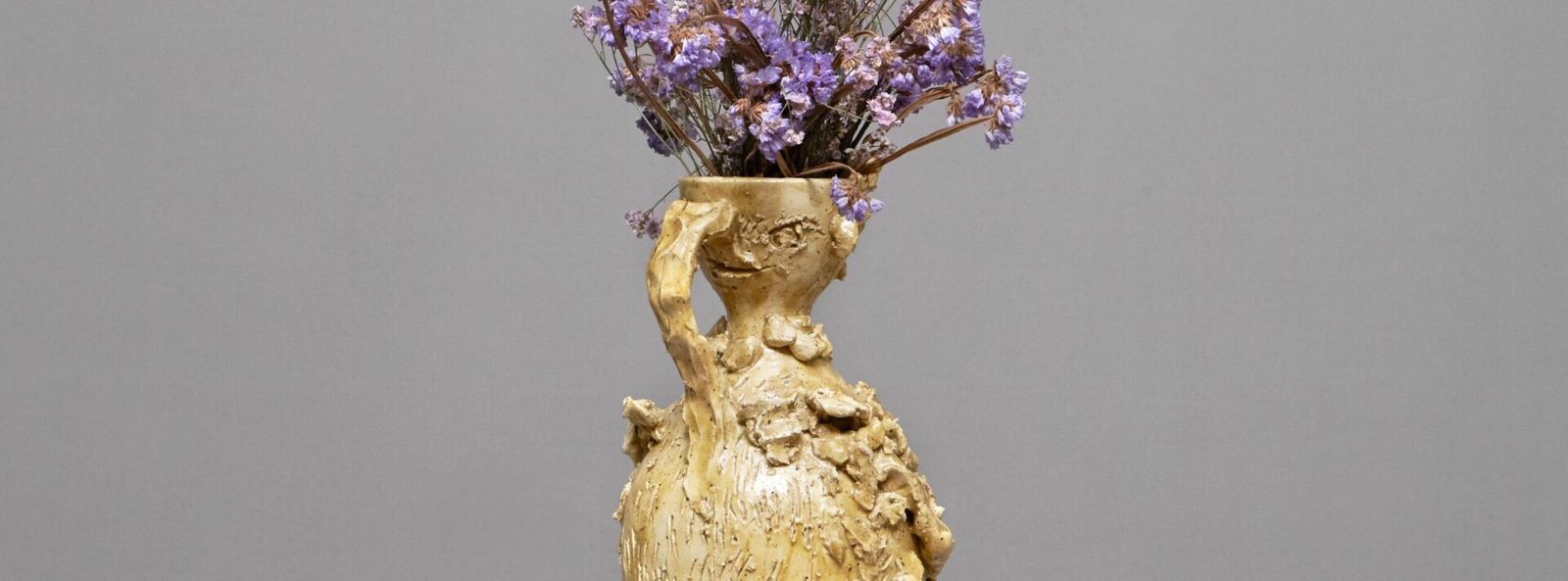 Chiara Camoni, La Cenere di Montelupo, 2017, dettaglio: terracotta bianca, smalto di cenere, vegetazione secca