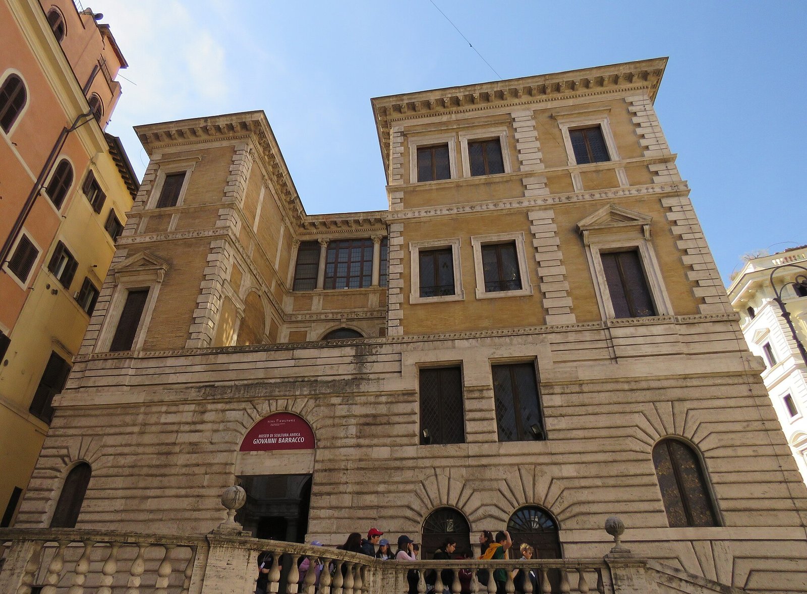 La facciata del Museo di Scultura Antica Giovanni Barracco su corso Vittorio Emanuele II