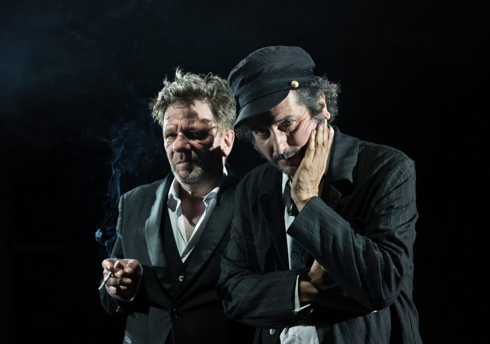 Vinicio Capossela in una foto di scena per E Morte non avrà dominio
