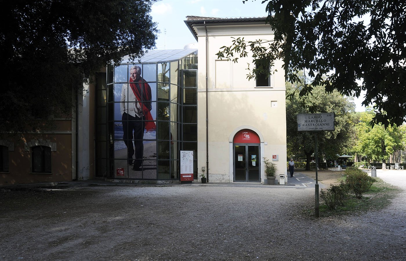 L'ingresso della Casa del Cinema in largo Marcello Mastroianni, sede principale dell'Euro Balkan Film Festival