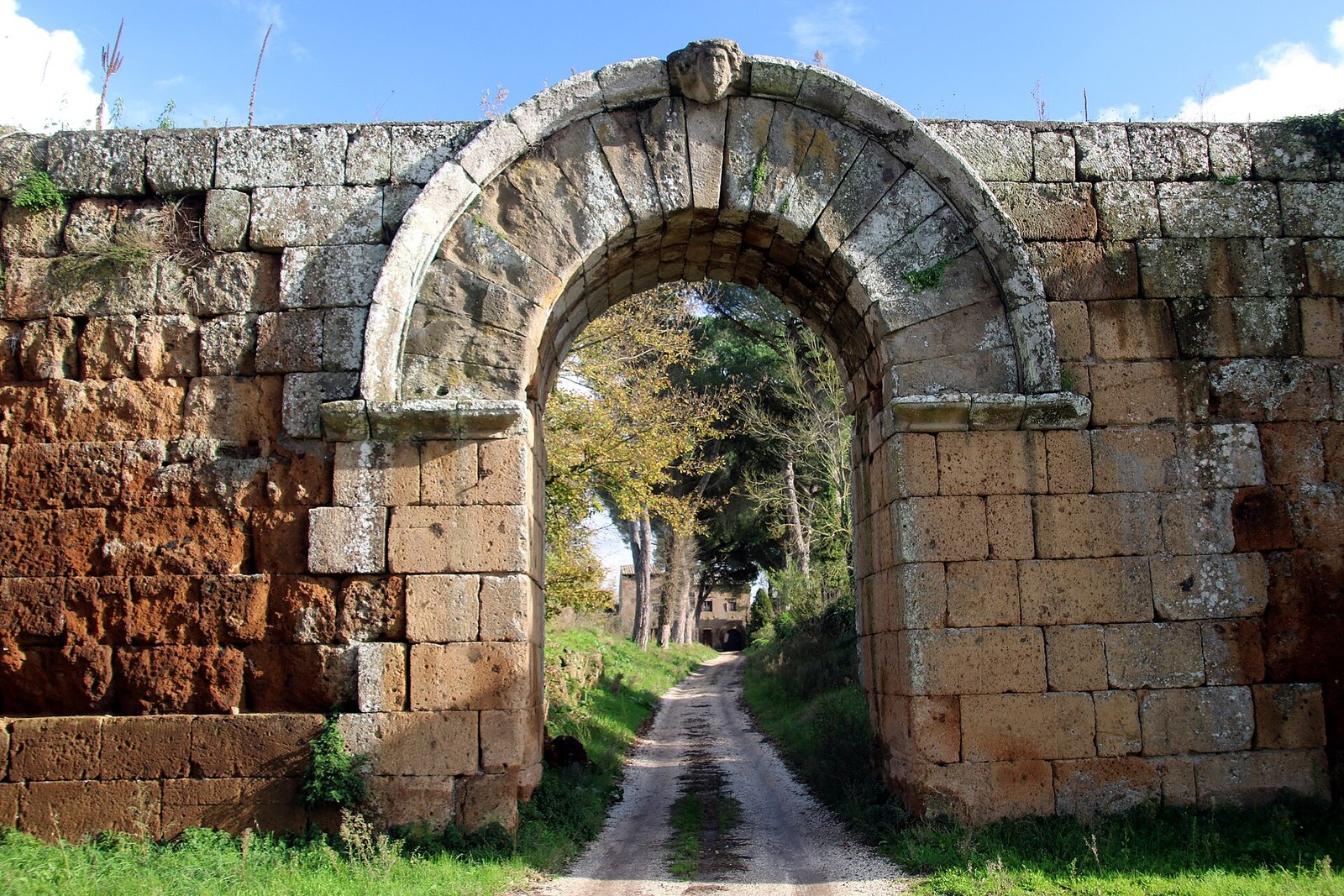 Porta di Giove a Falerii Novi