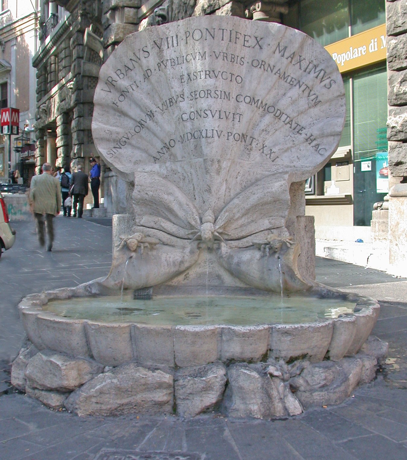 Fontana delle Api 2 Bernini's Fontana delle Api between Piazza Barberini and Via Veneto