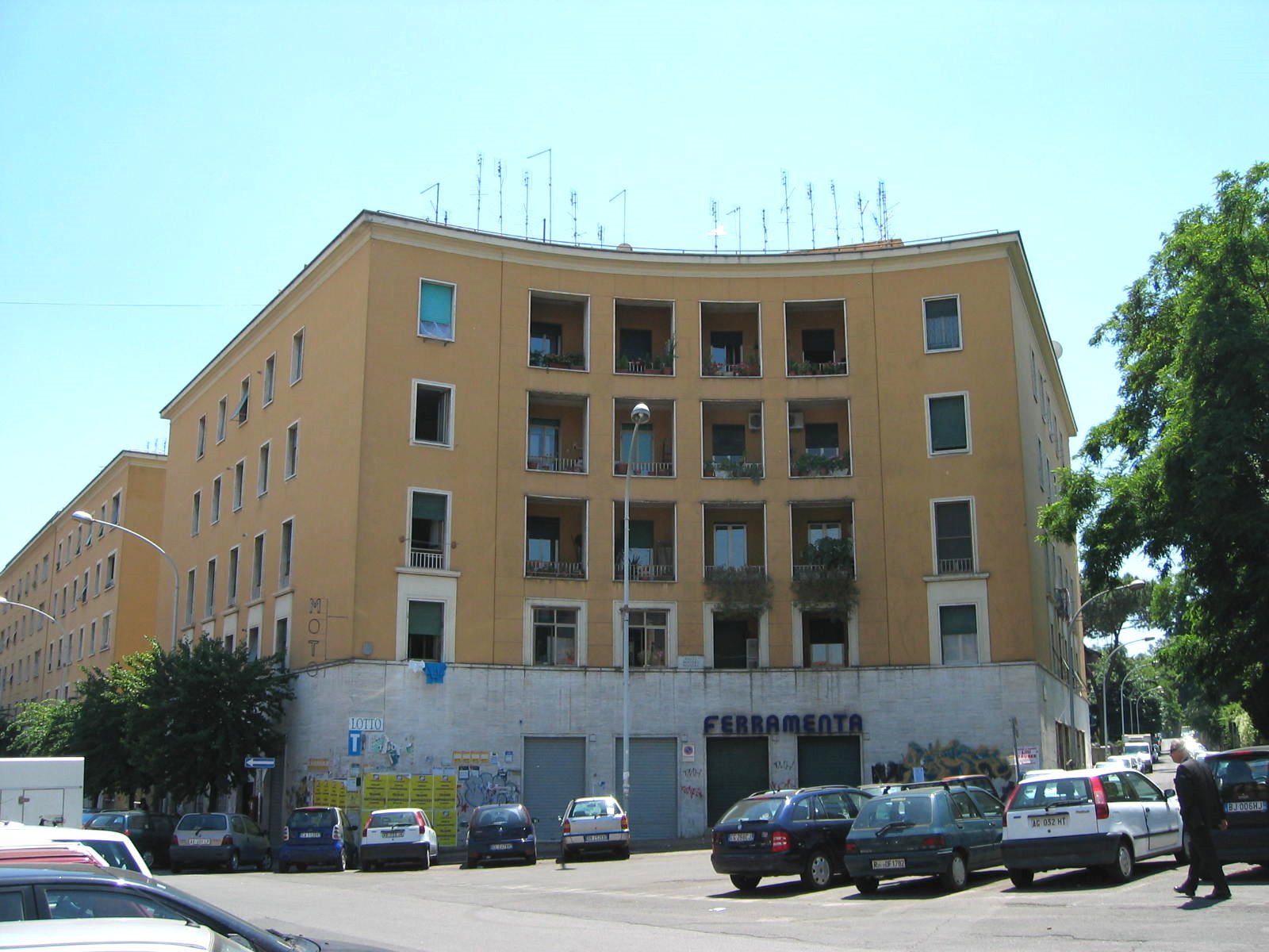 Piazza Pantero Pantera alla Garbatella