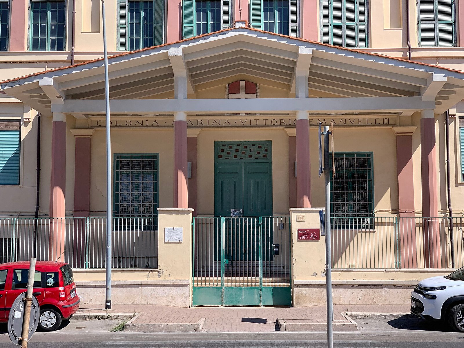 L'ex colonia marina Vittorio Emanuele III in via delle Sirene, sede del Teatro del Lido di Ostia
