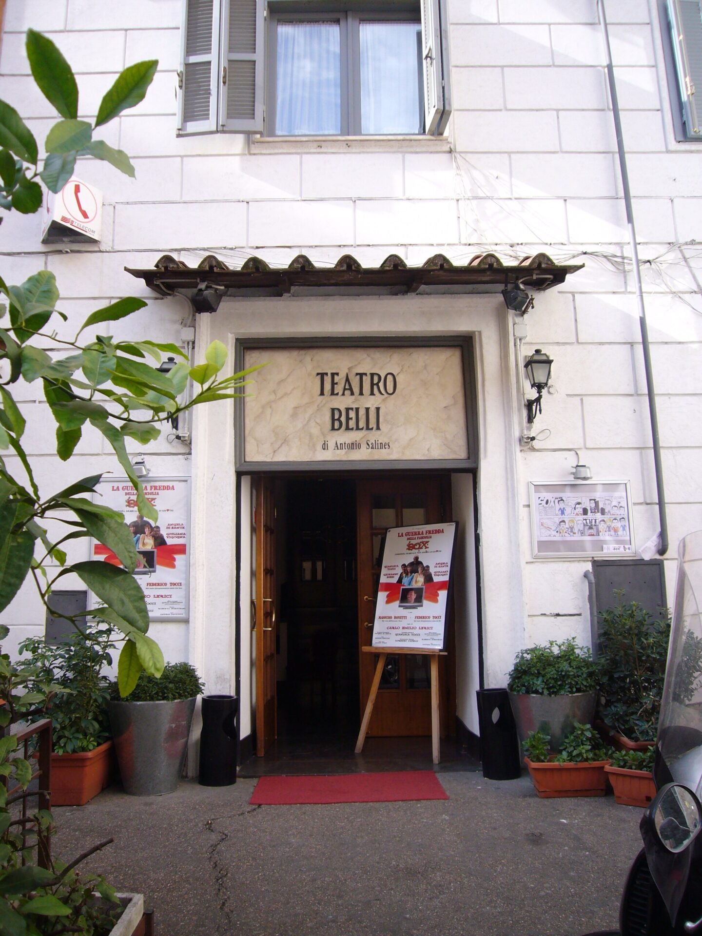 Il Teatro Belli in piazza Sant'Apollonia a Trastevere