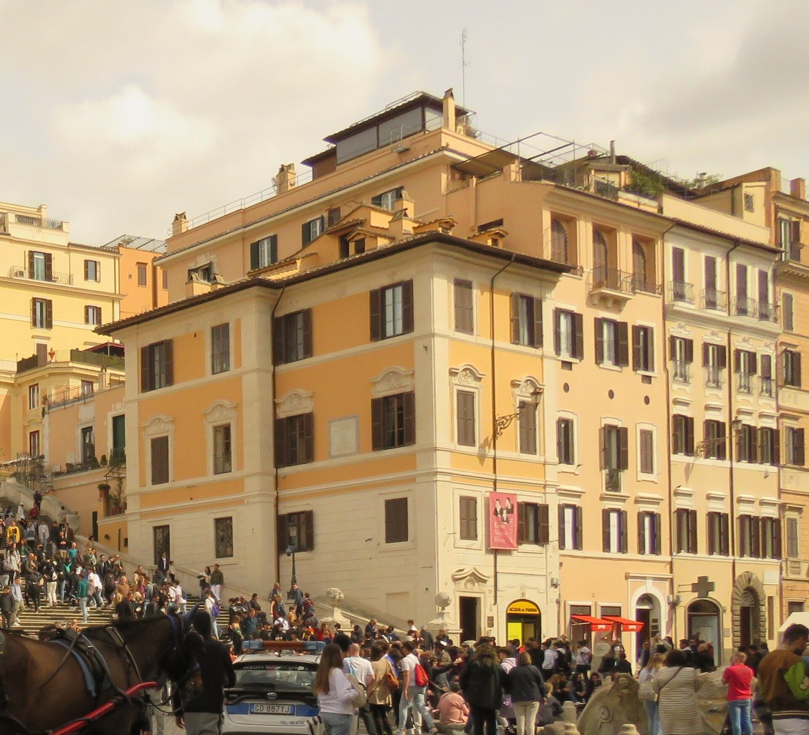 La Keats-Shelley House accanto alla scalinata di piazza di Spagna