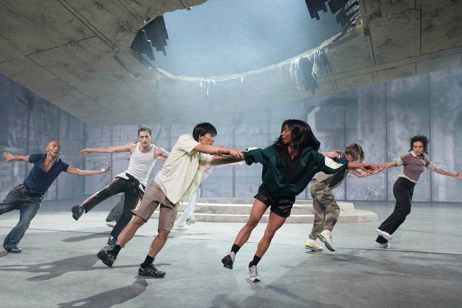 (LA)HORDE e il Ballet national de Marseille, immagine ufficiale del Romaeuropa Festival