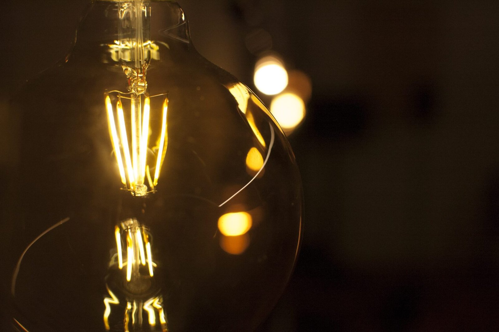 L'installazione La luce di Tempo Reale da una partitura di Giuseppe Chiari
