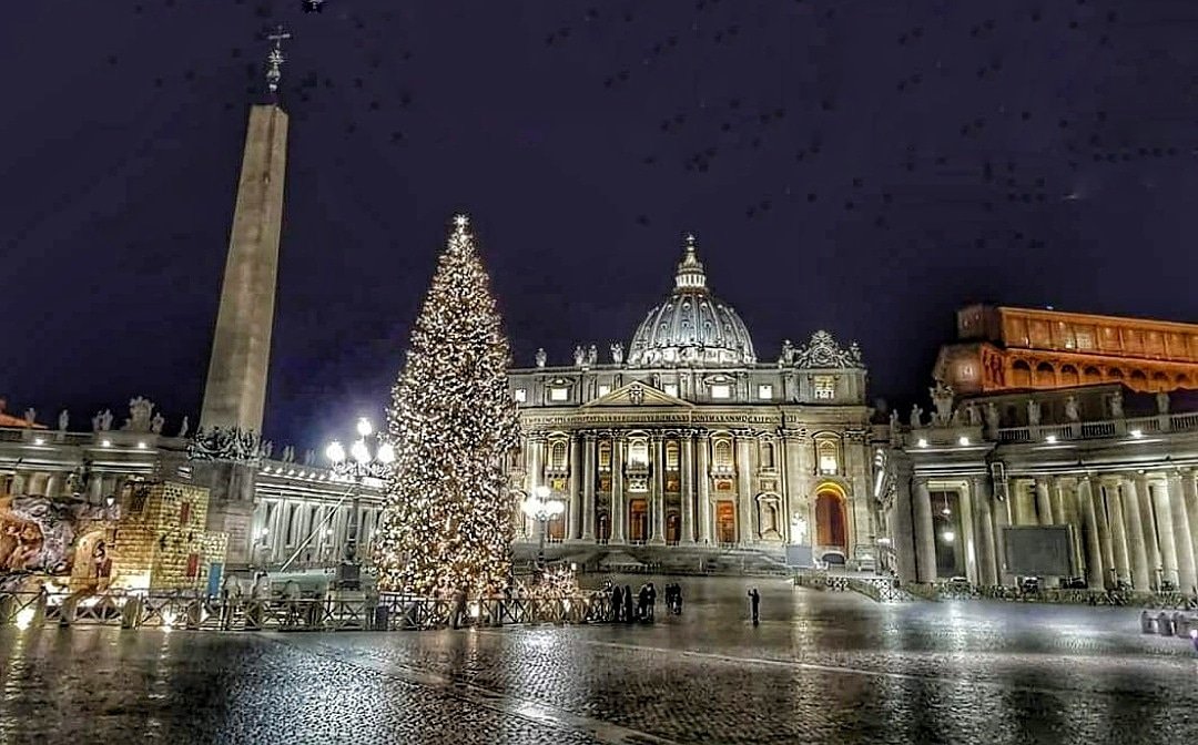 Natale Roma prenotazioni: il piano essenziale in 7 mosse 3 Piazza San Pietro illuminata a Natale