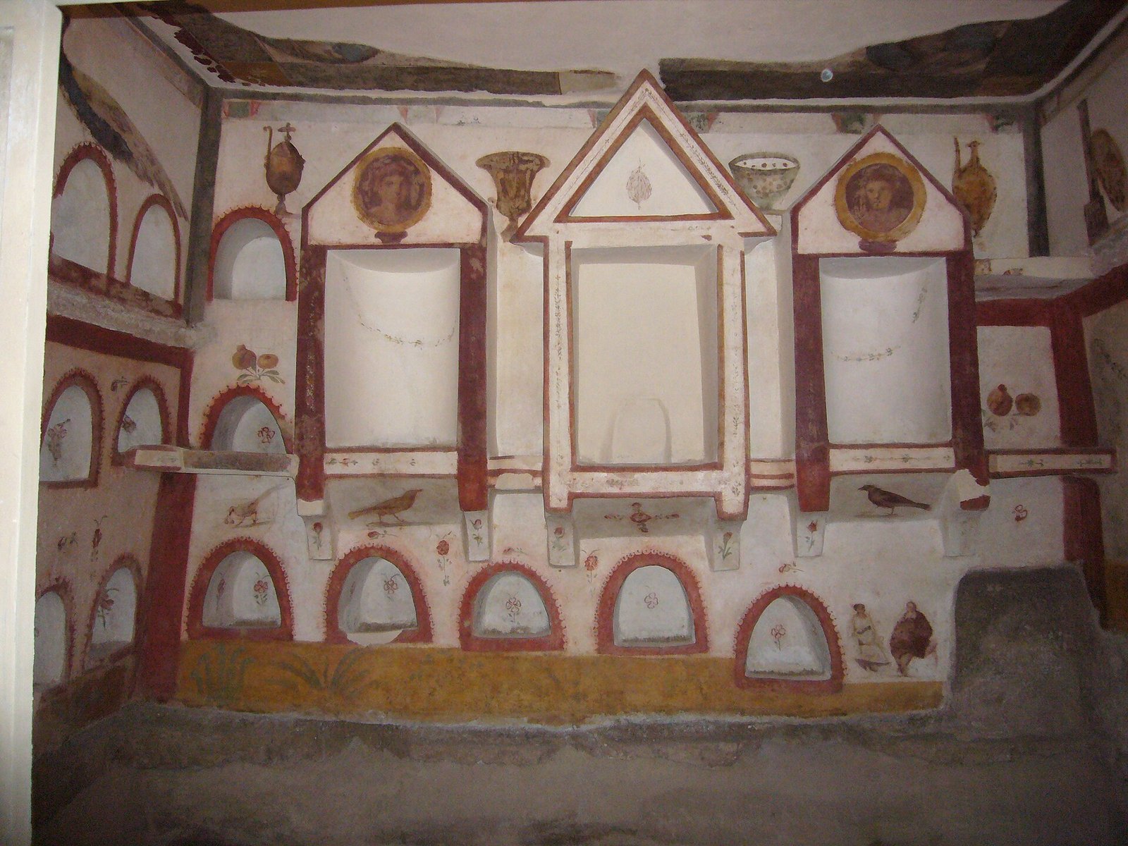 Le pitture della tomba dei dipinti, dalla necropoli di via Portuense, oggi conservate alle Terme di Diocleziano