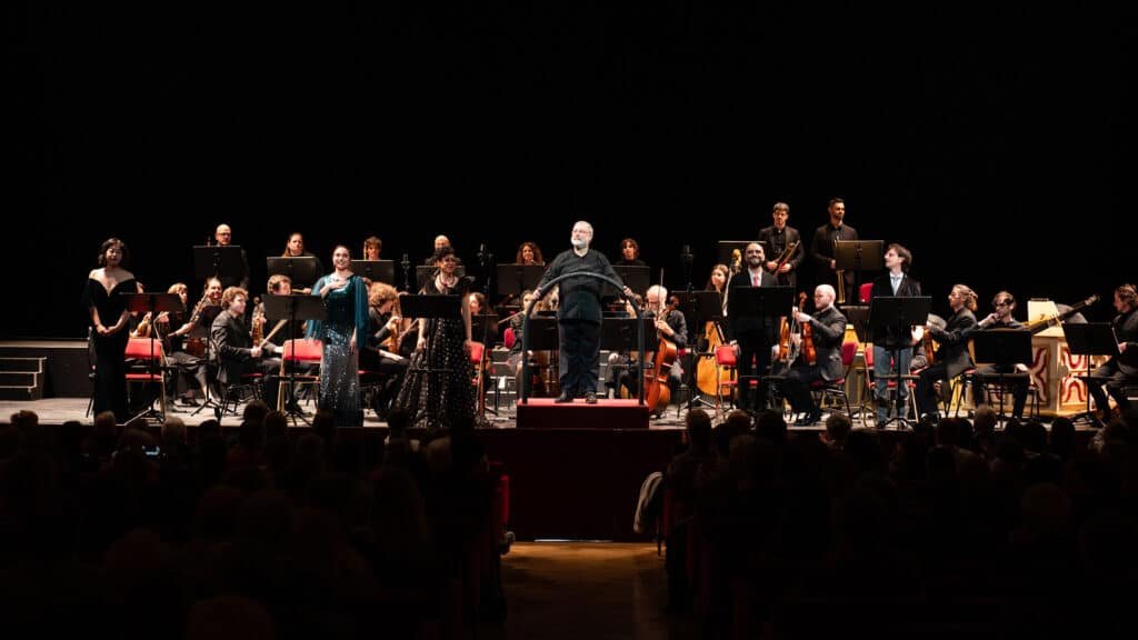 L'Orchestra Nazionale Barocca dei Conservatori diretta da Ignazio Maria Schifani al Teatro Costanzi nell'aprile 2025