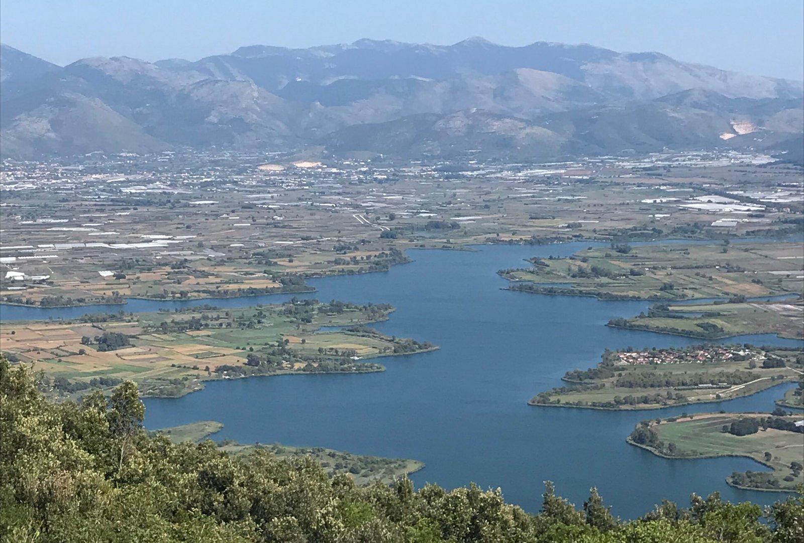 Il Lago di Fondi con i Monti Ausoni