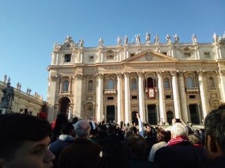 Easter in Rome: Holy Week, Via Crucis and Urbi et Orbi 3 Urbi et Orbi blessing in St. Peter's Square
