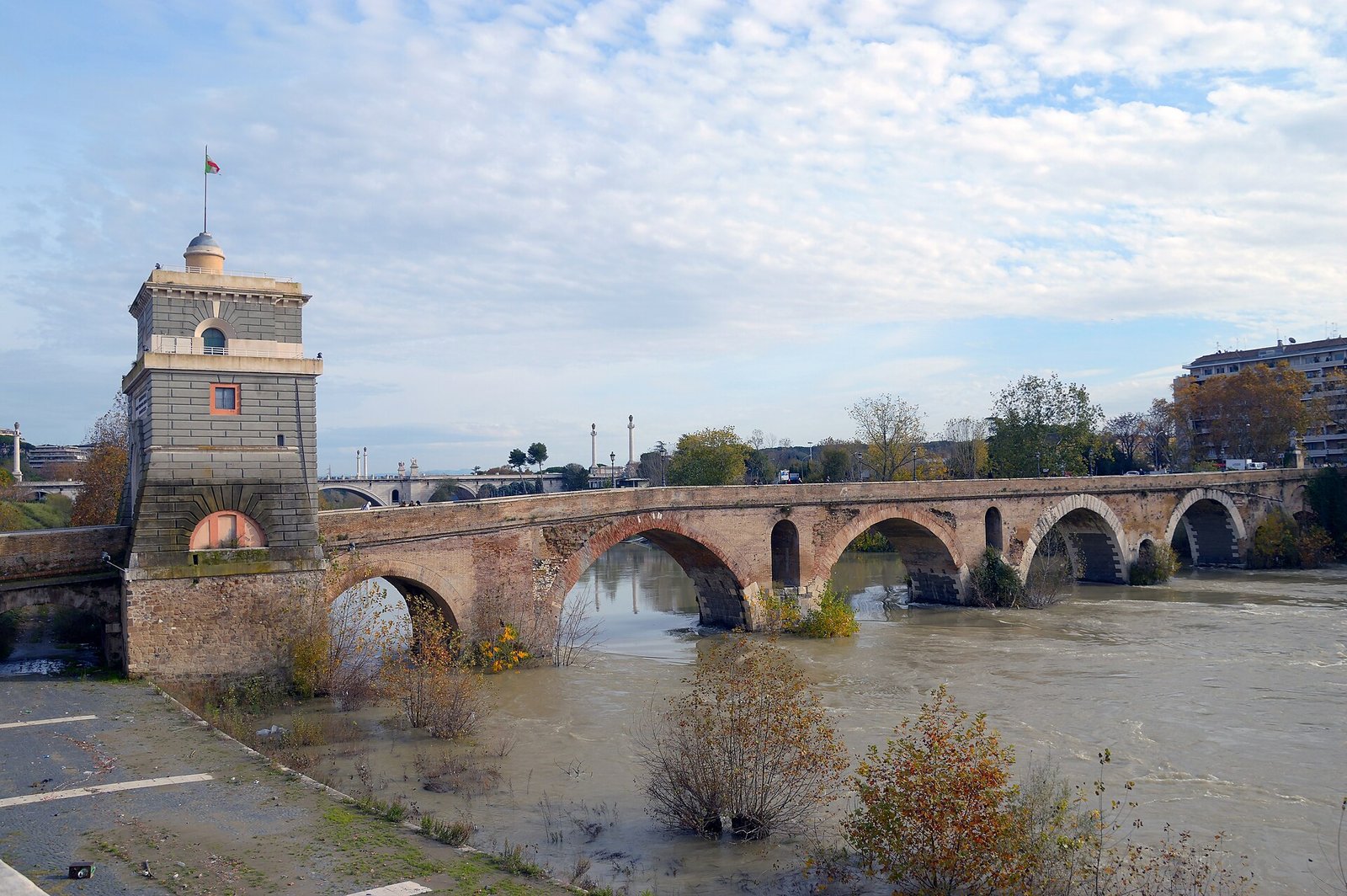 Le arcate di Ponte Milvio sul Tevere