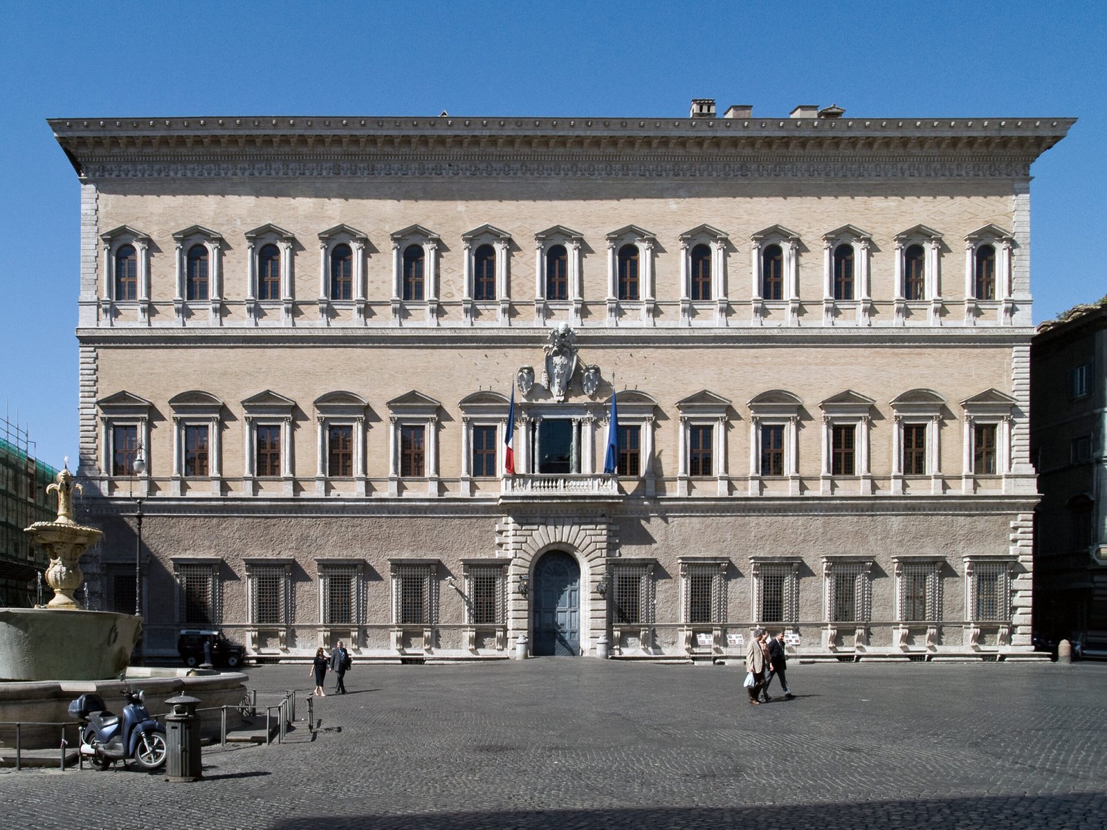 Rione Regola: What to See 2 Palazzo Farnese and the square in Rione Regola