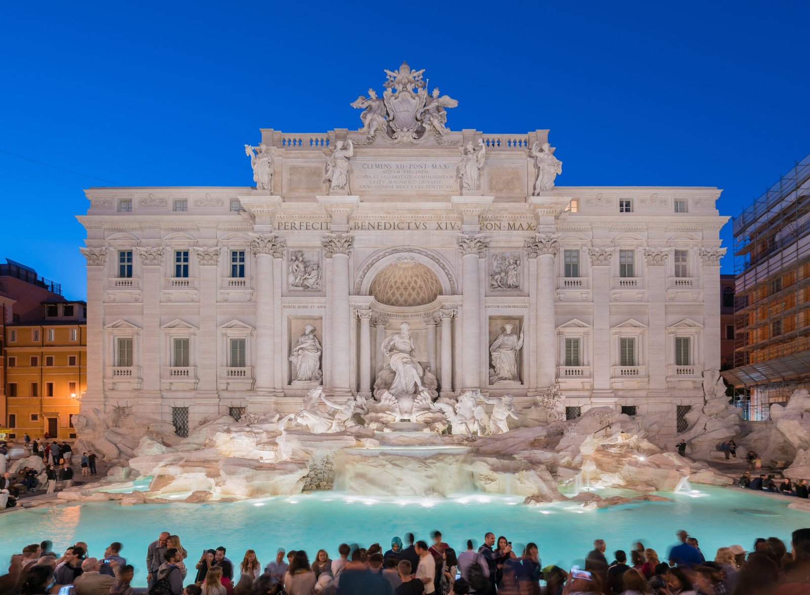 Rione Trevi: What to See 1 La Fontana di Trevi di sera